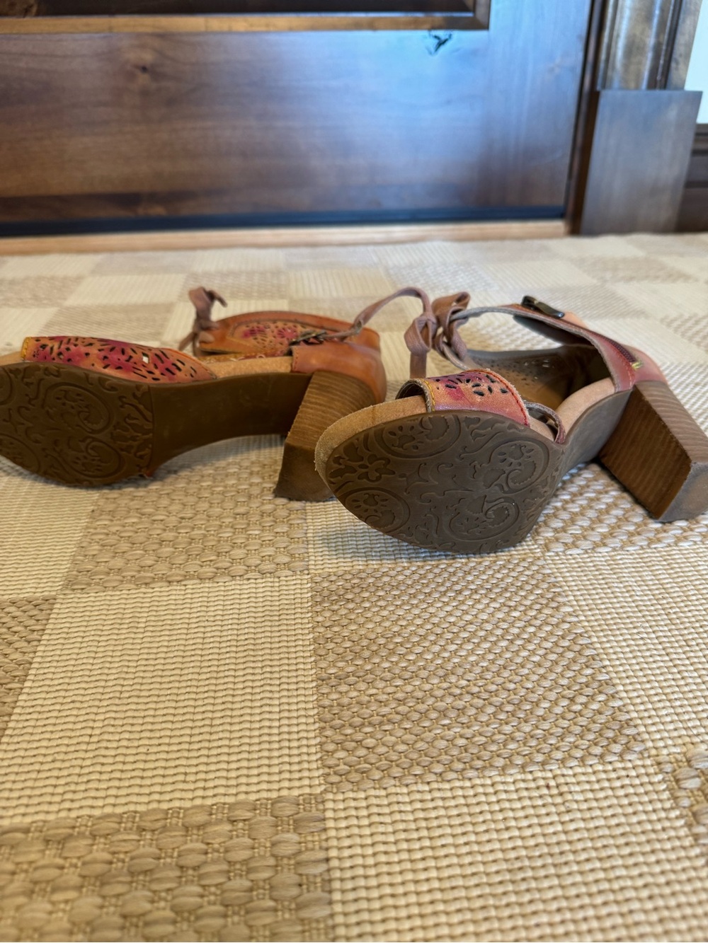 L’Artiste Spring Step Sujala Floral Cutout Block Heel Sandals - Picture 11 of 11